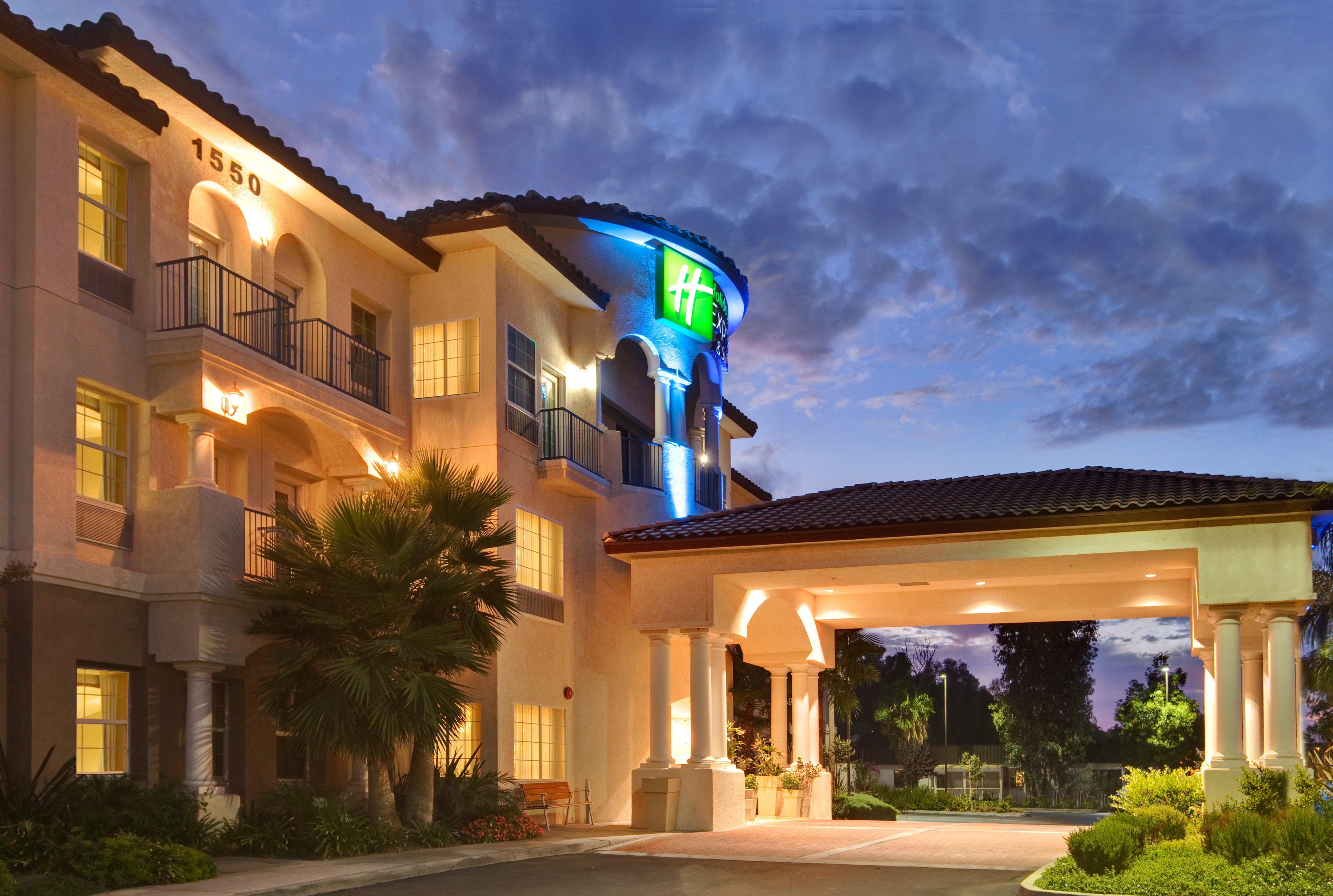 Holiday Inn Express & Suites Corona, An Ihg Hotel Εξωτερικό φωτογραφία