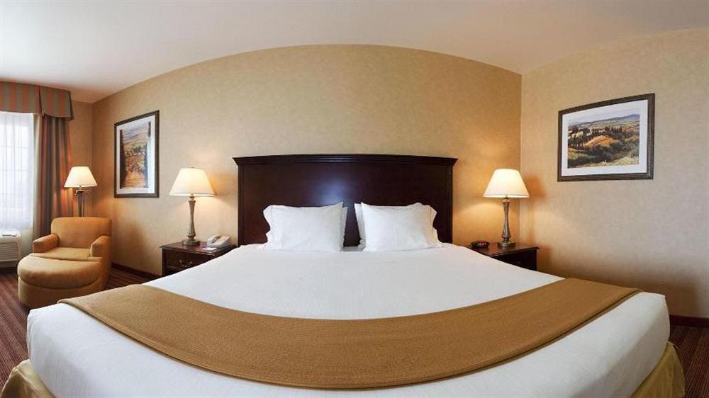 Holiday Inn Express & Suites Corona, An Ihg Hotel Εξωτερικό φωτογραφία